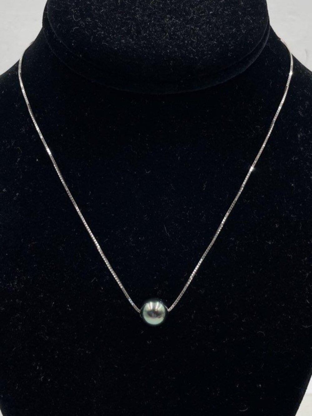 14k White Gold Box Chain W/round Dyed Cultured Pearl Charm Necklace 3.49g